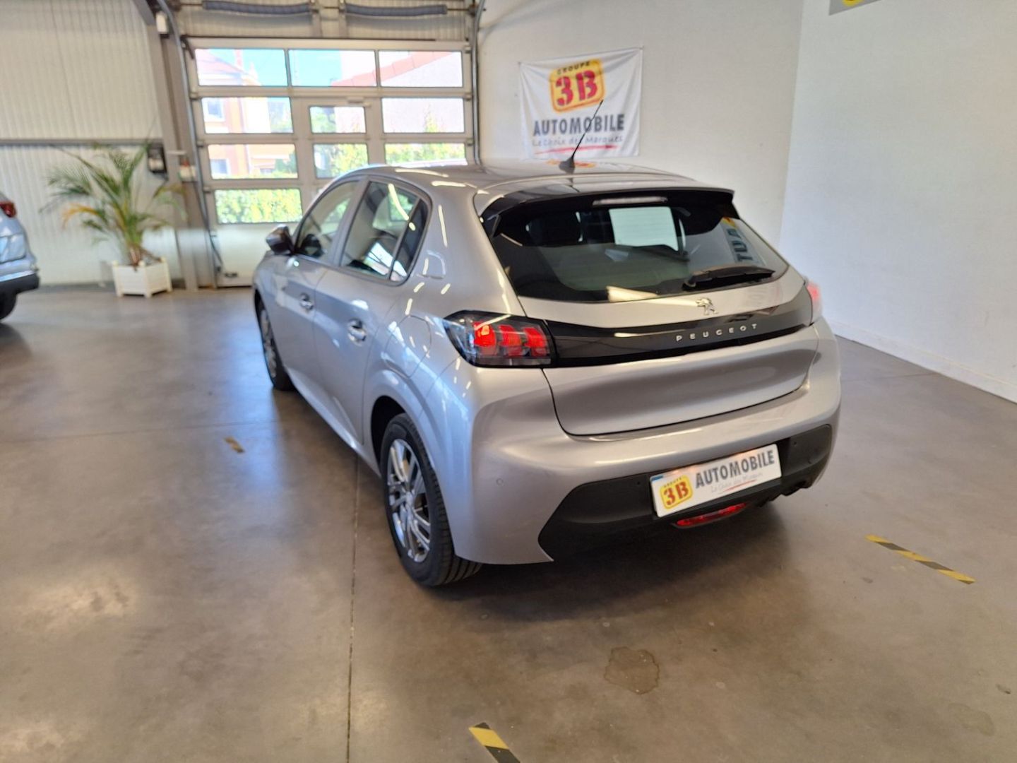 PEUGEOT 208 - puretech 75 active business