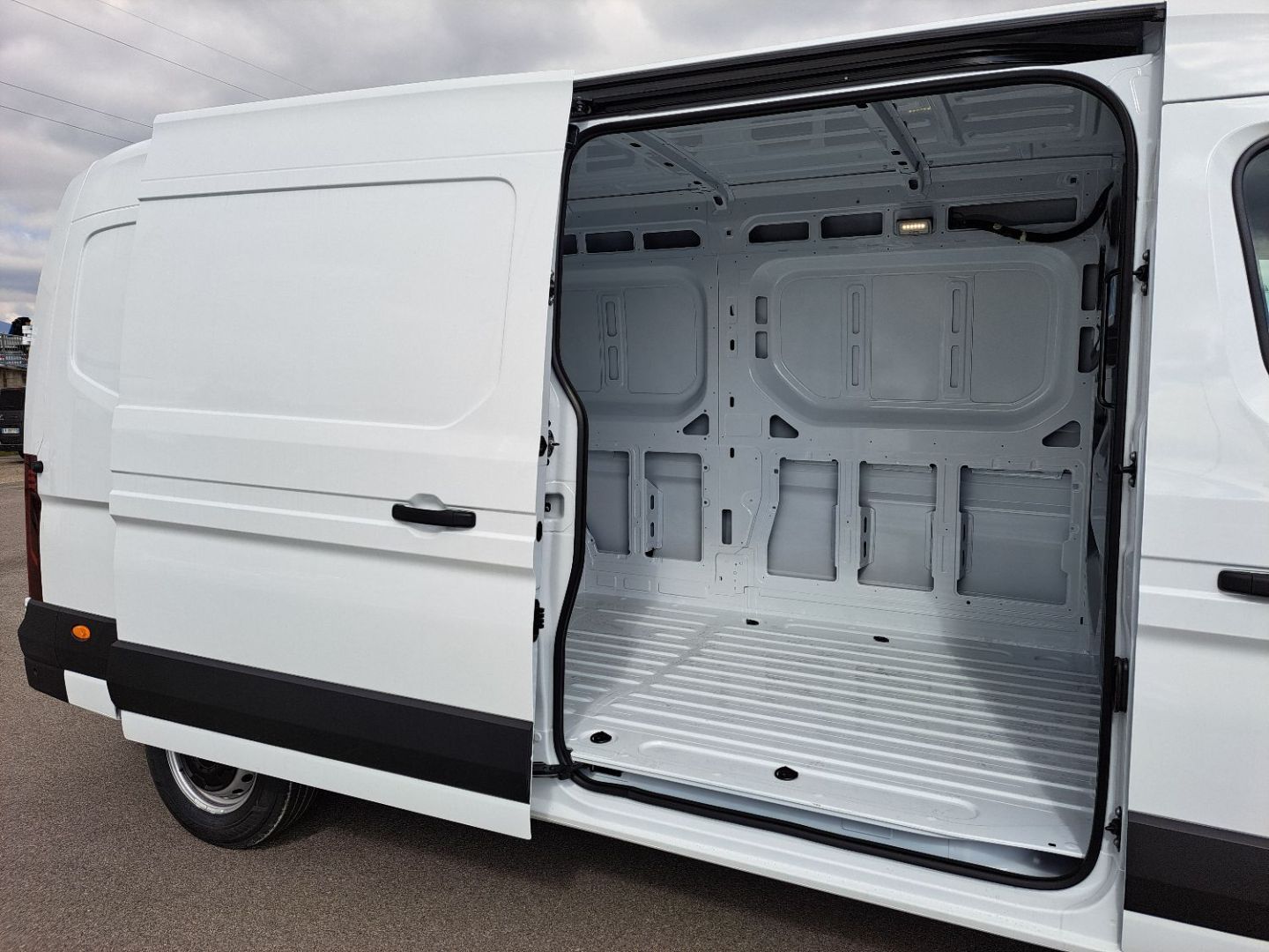 RENAULT MASTER VAN - TRAC 3T5 L3H2 BLUE DCI 150 AUTO EXTRA