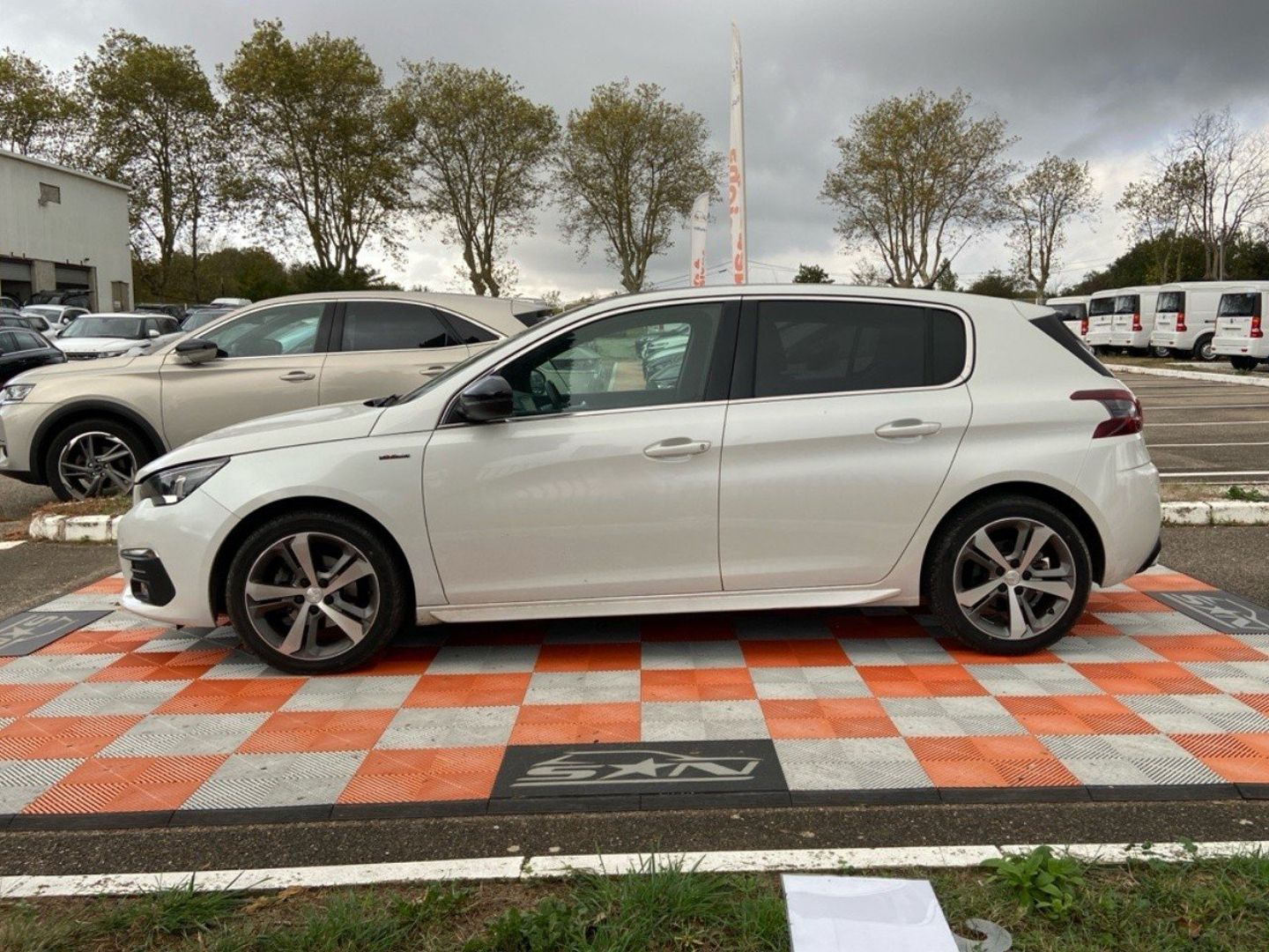 PEUGEOT 308 - BlueHDi 130 EAT8 GT LINE Toit Pano