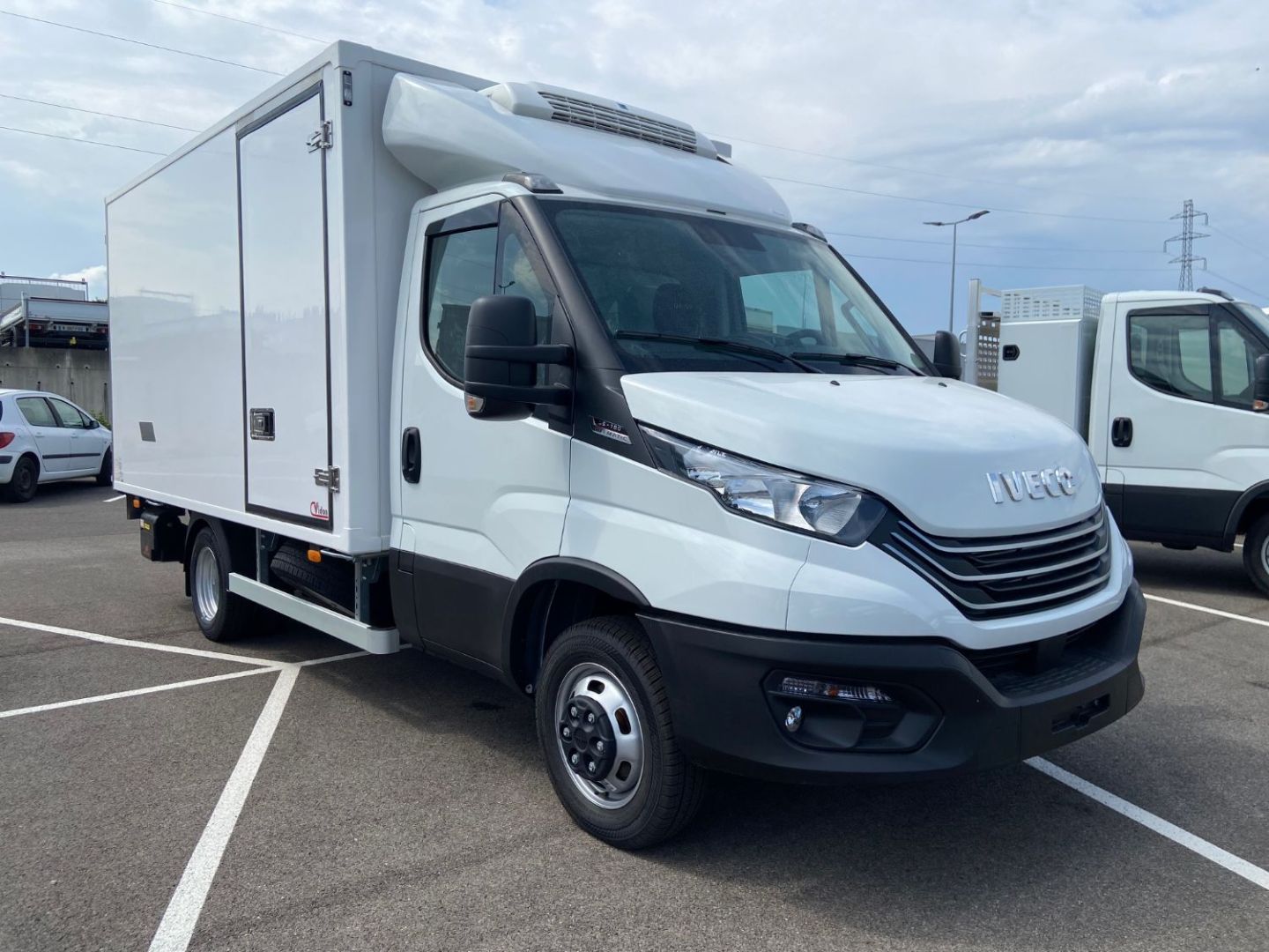 IVECO DAILY 35C18 A8 CAISSE HAYON FRIGO 69900E HT