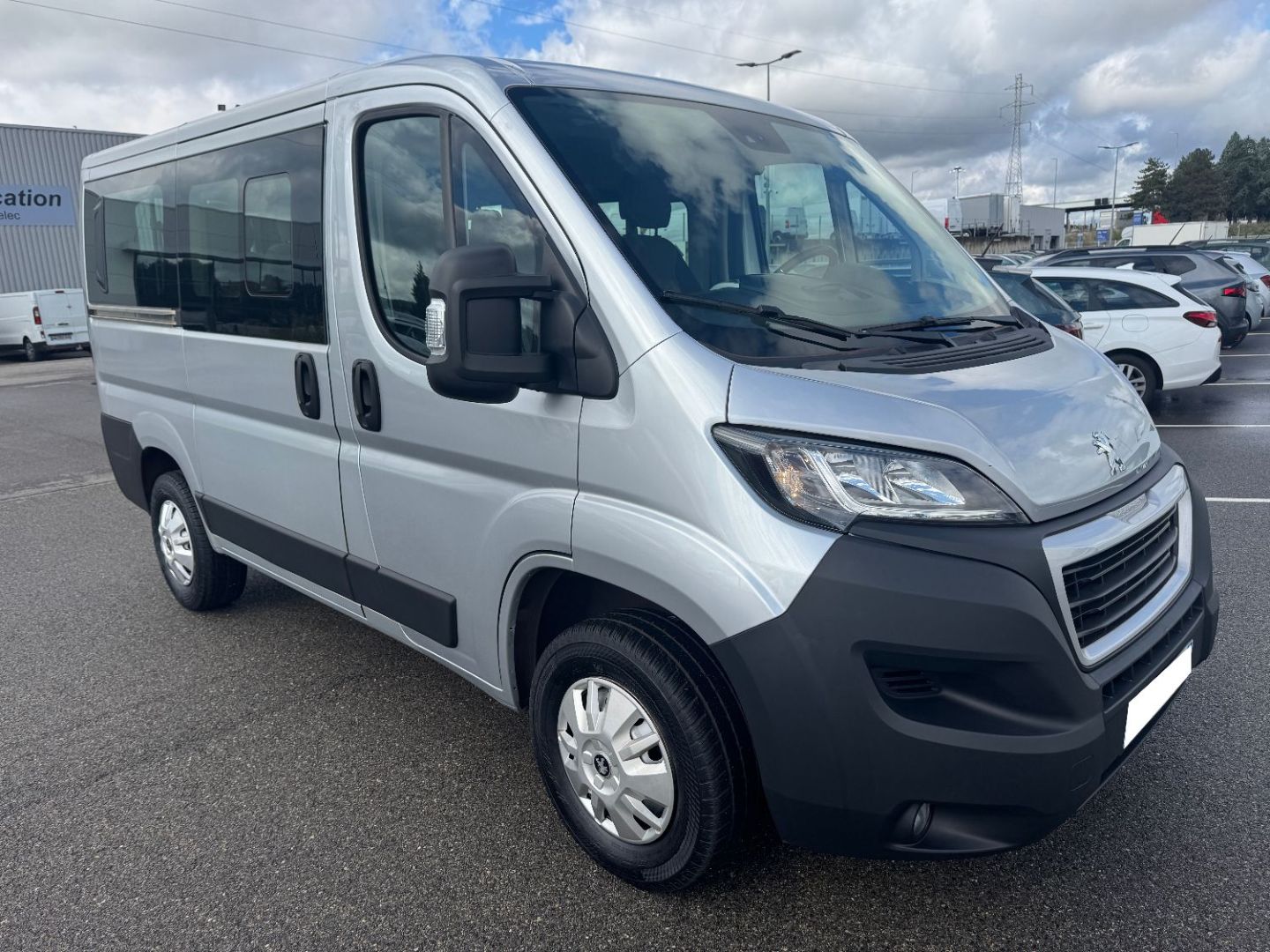 PEUGEOT BOXER COMBI L1H1 2.2 BLUEHDI 140 PREMIUM PACK 9PL