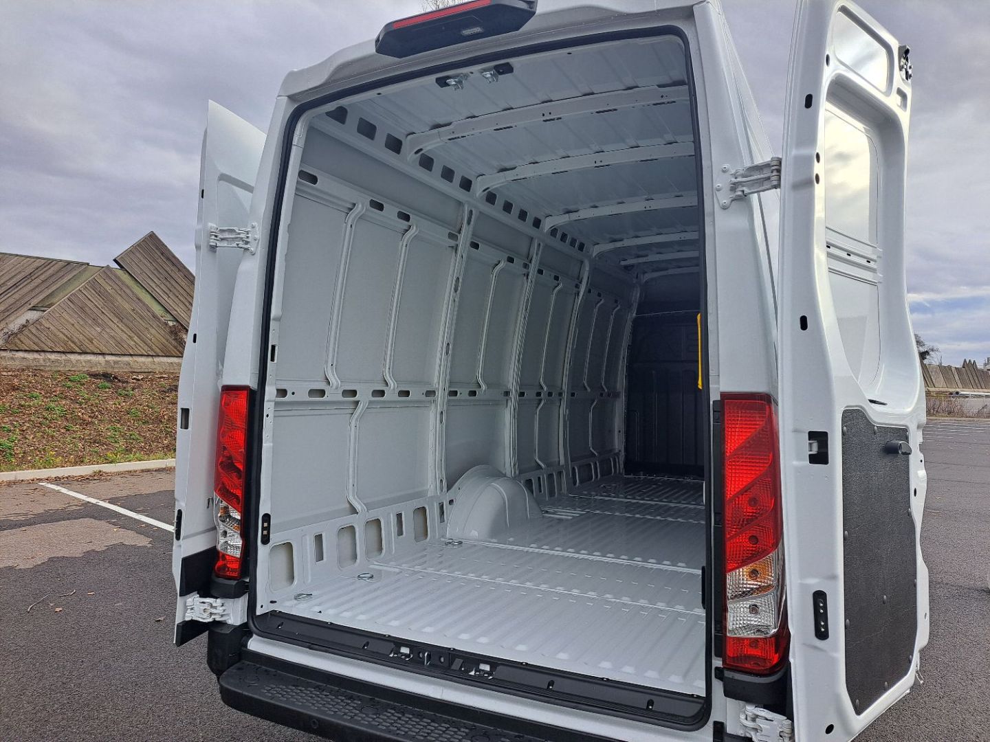 IVECO DAILY FOURGON - 35S18 A8 180CV 3L L4H2 16M3