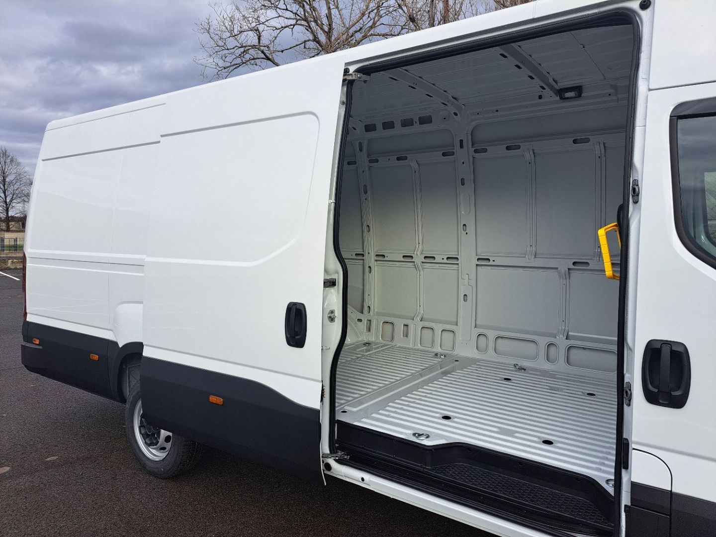 IVECO DAILY FOURGON - 35S18 A8 180CV 3L L4H2 16M3