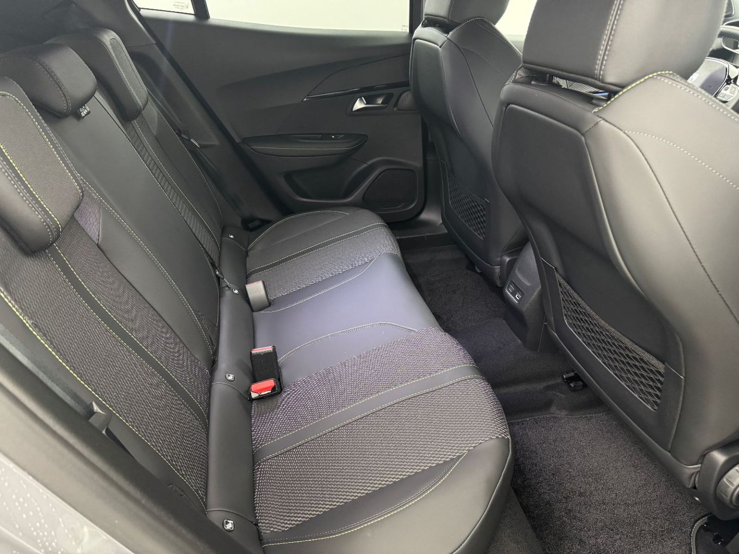 PEUGEOT 2008 - 1.2 Hybrid 145 GT e-DCS6 + Pack Vision/Assist