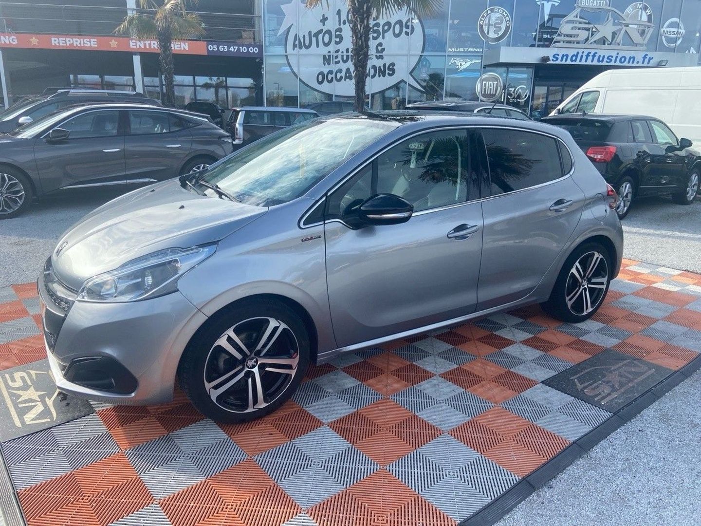 PEUGEOT 208 - 1.2 PURETECH 110 GT LINE TOIT PANO 1 ére main