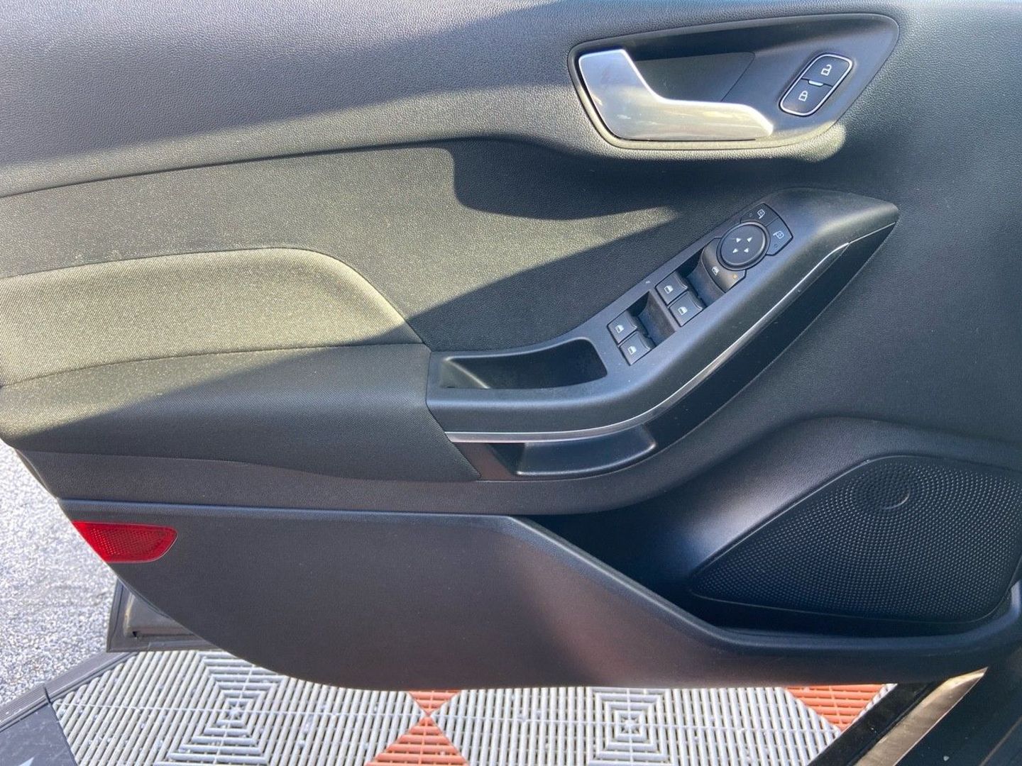 FORD FIESTA - 1.0 95 BV6 FLEXFUEL ETHANOL ST-LINE Caméra JA 17" 1° main
