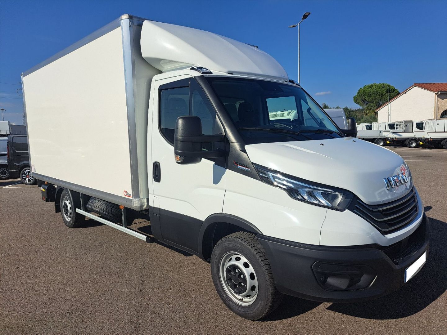 IVECO DAILY - 35S18 A8 CAISSE HAYON 54000E HT (2024)