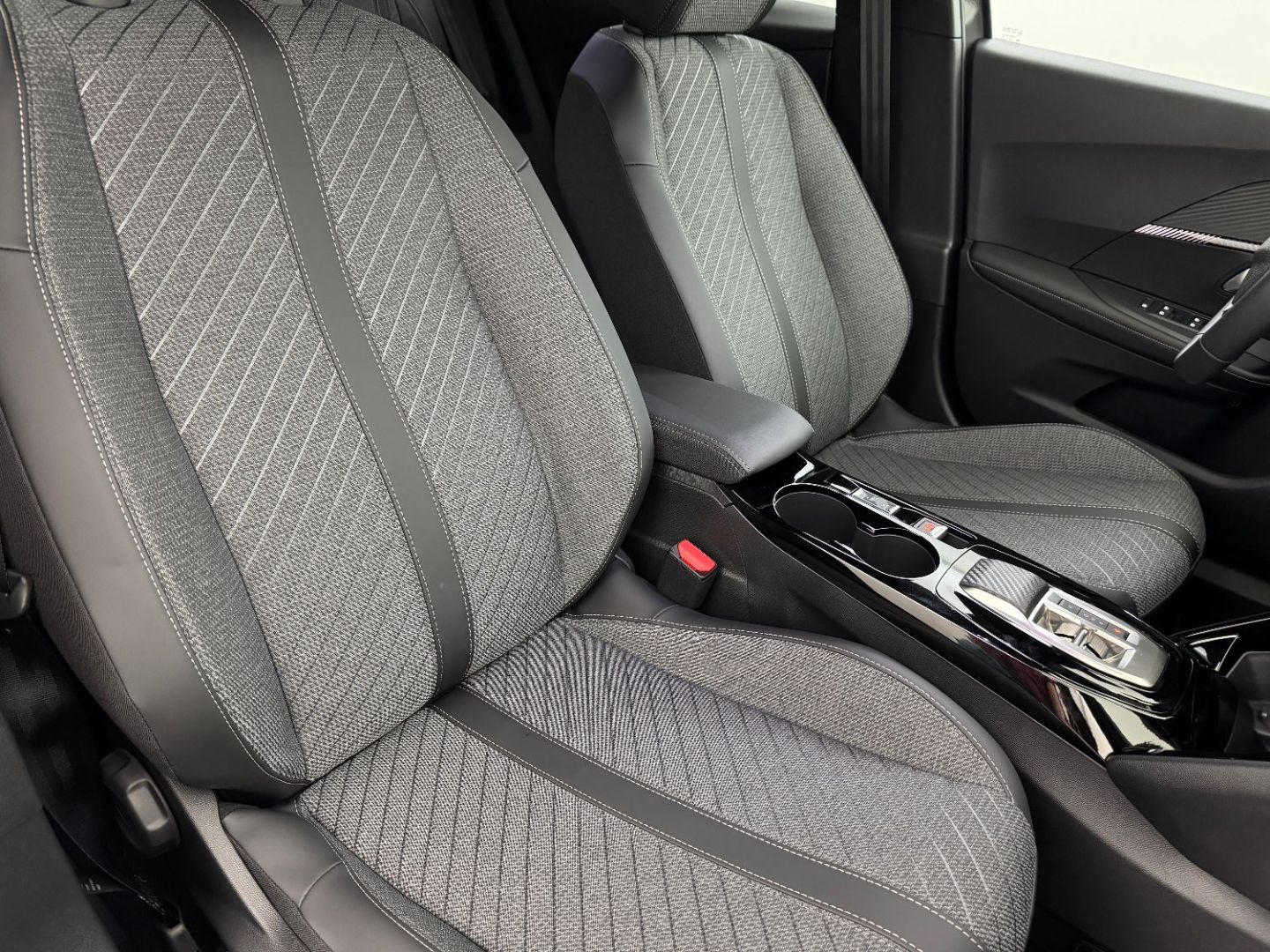 PEUGEOT 2008 - 1.2 Hybrid 145 Allure e-DCS6