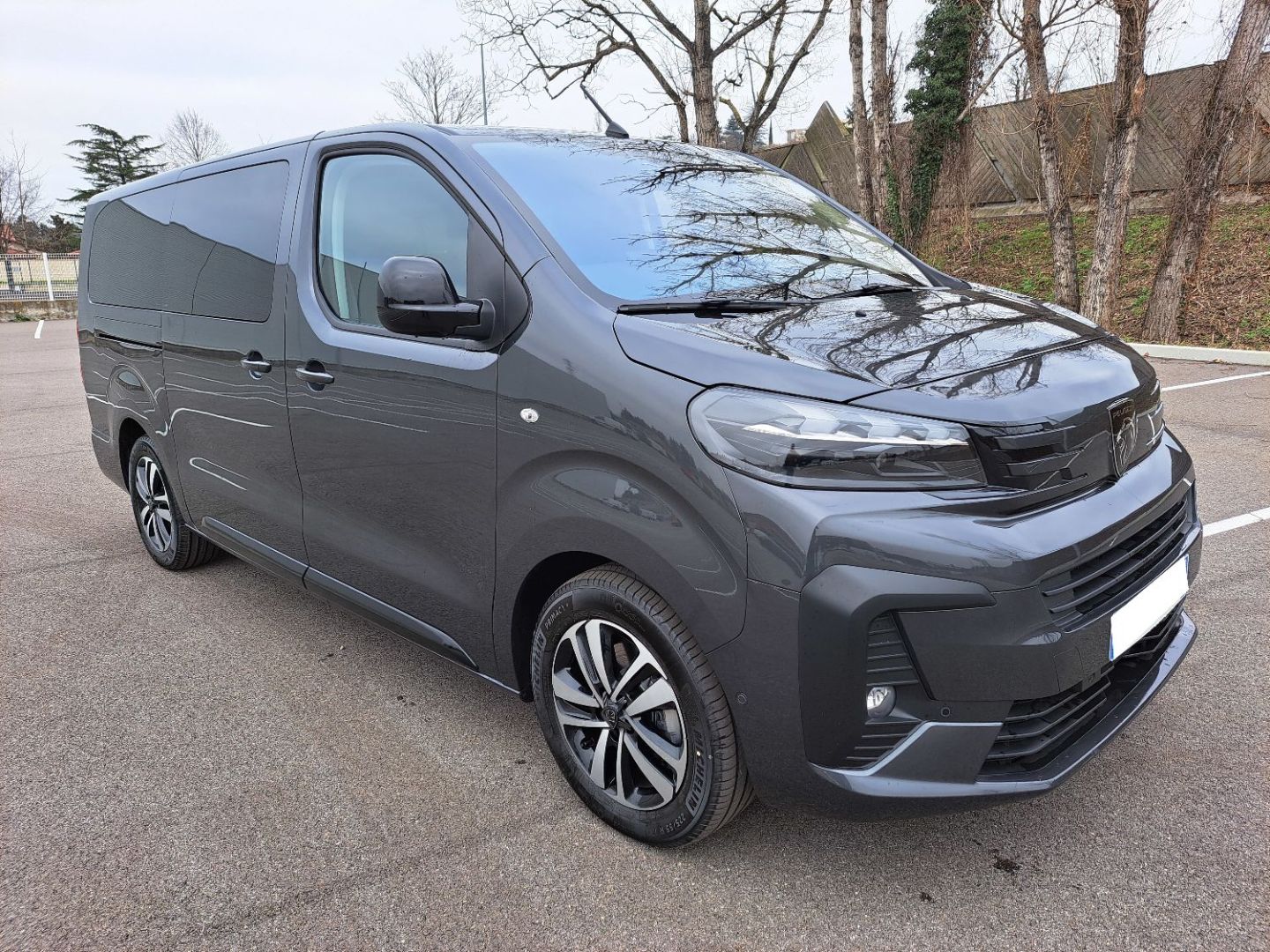 PEUGEOT TRAVELLER - XL BLUEHDI 180 S&S EAT8 BUSINESS 9PL (2025)