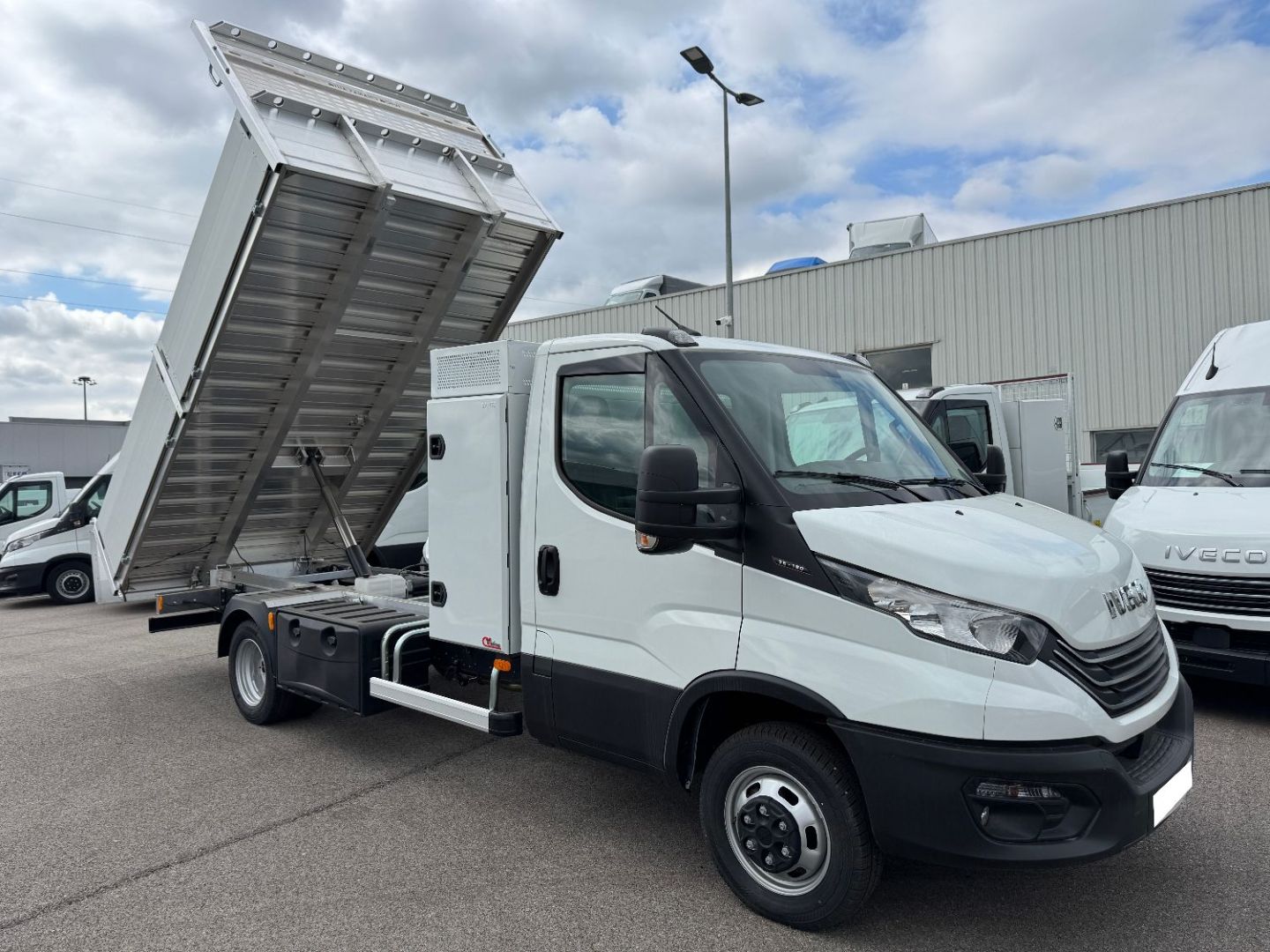 IVECO DAILY - 35C16 PLATEAU BENNE 3L 160CV (2024)