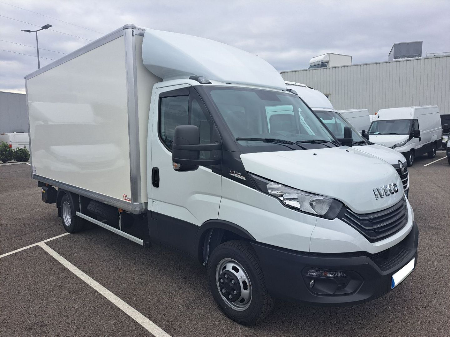 IVECO DAILY - 35C18 A8 CAISSE HAYON MOINS DE 3M 58700E HT (2024)