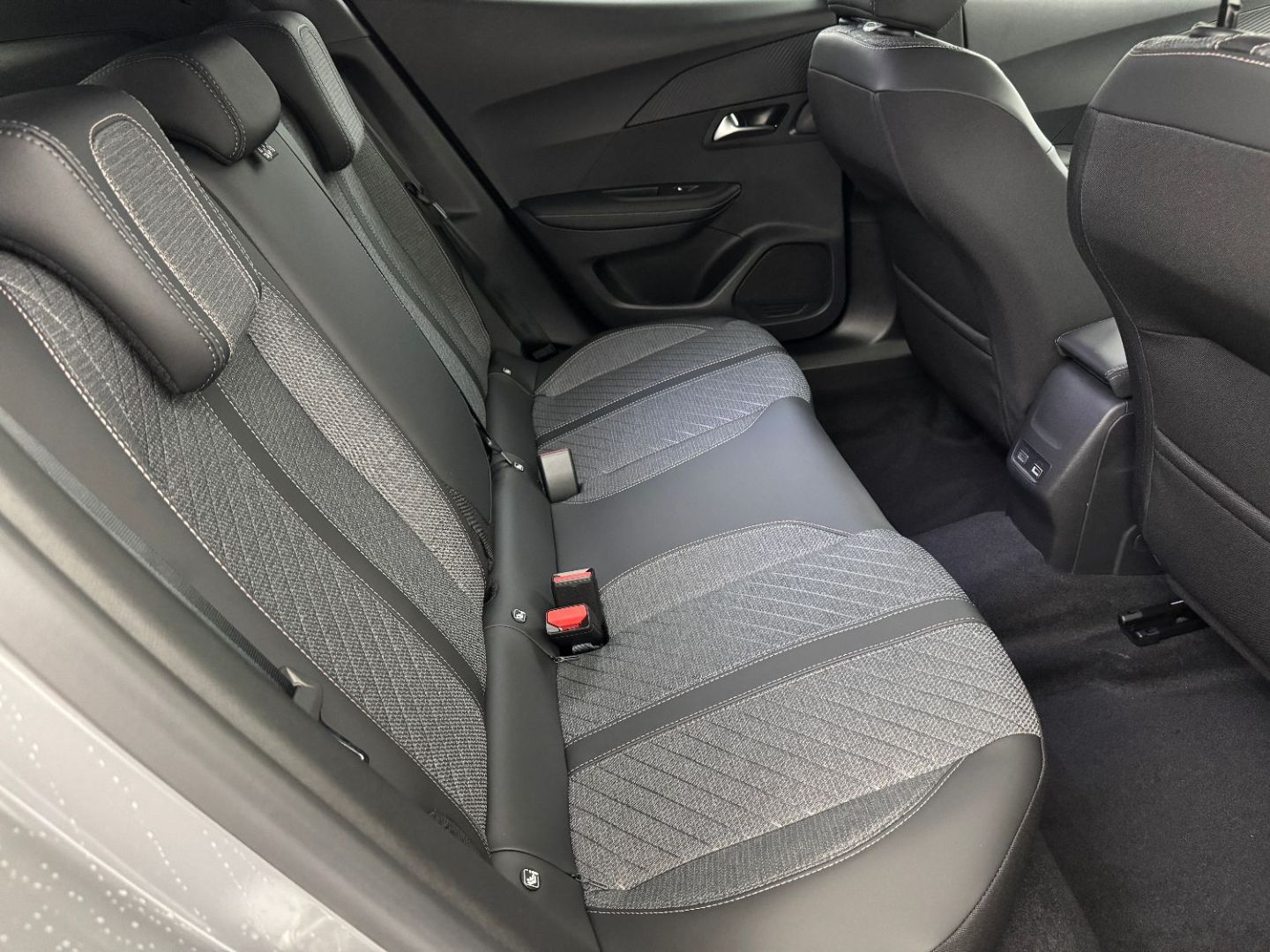 PEUGEOT 2008 - 1.2 Hybrid 145 Allure e-DCS6