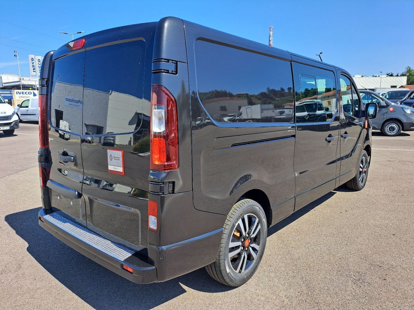 RENAULT RENAULT TRAFIC CABINE - L2H1 3T BLUE DCI 170 BVA9 EXCLUSIVE 5PL