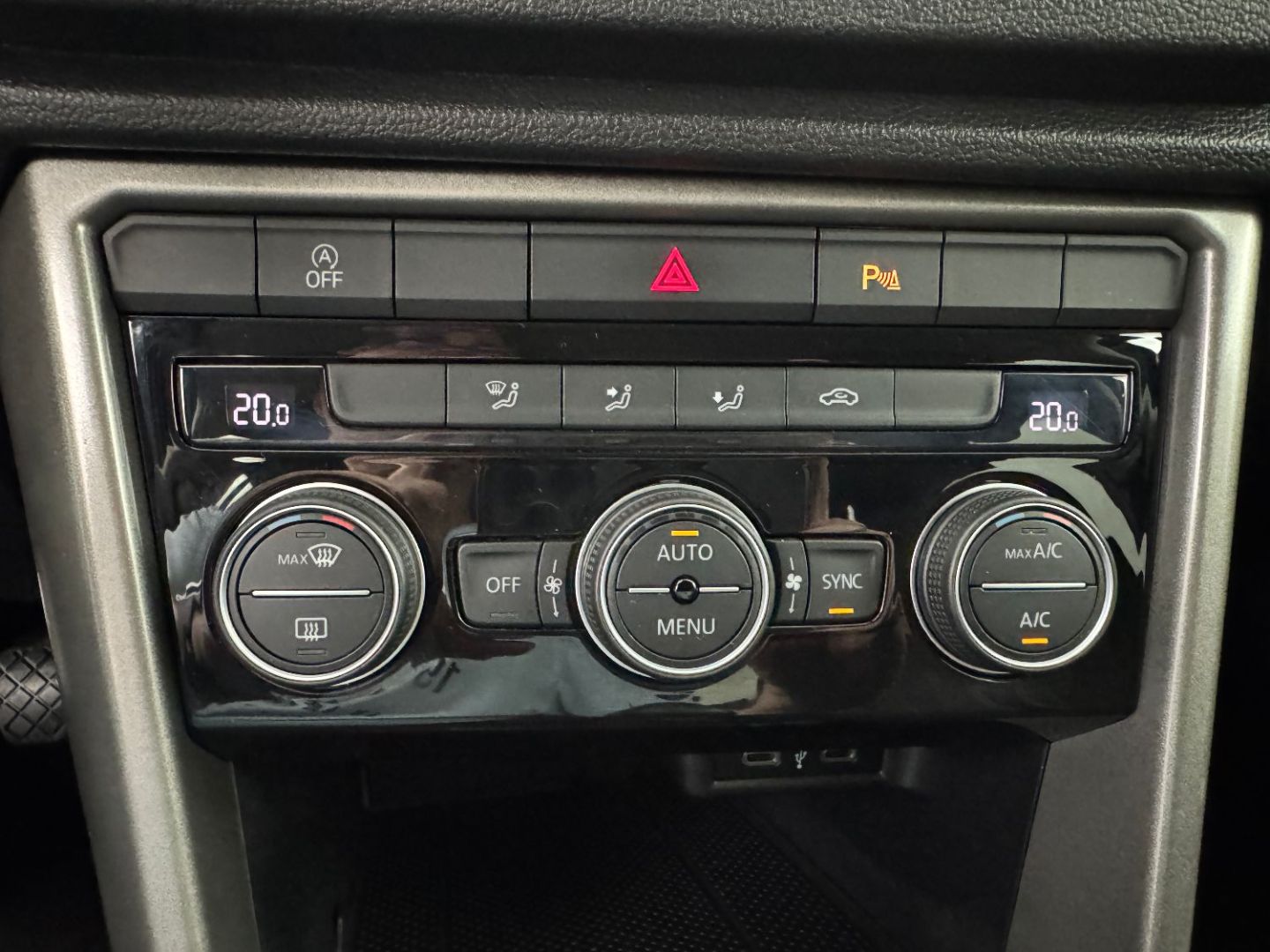 VOLKSWAGEN T-ROC - 2.0 TDI 115 LOUNGE BUSINESS