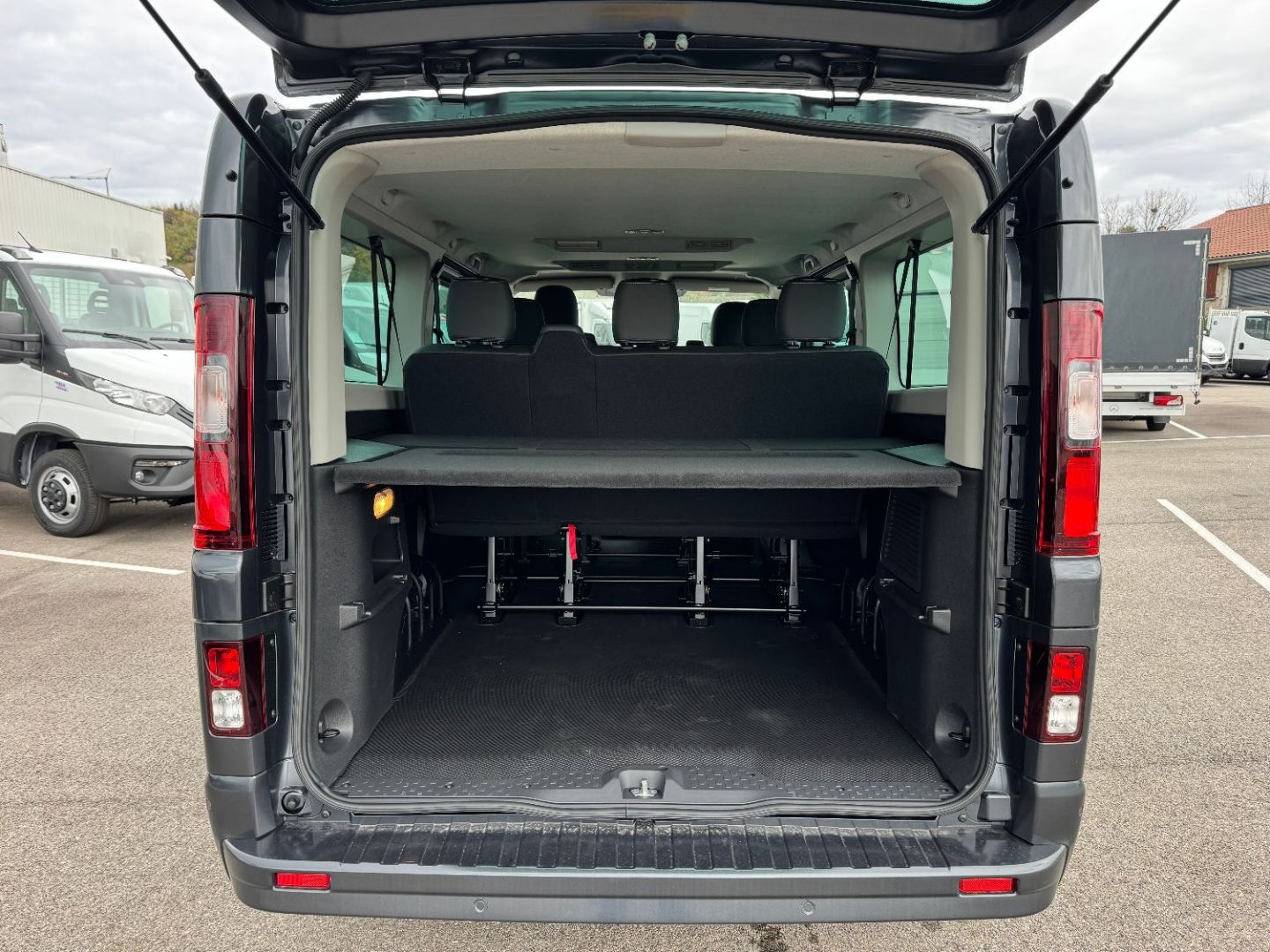 RENAULT TRAFIC COMBI - L2 Blue dCi 150 RED EDITION 9PL