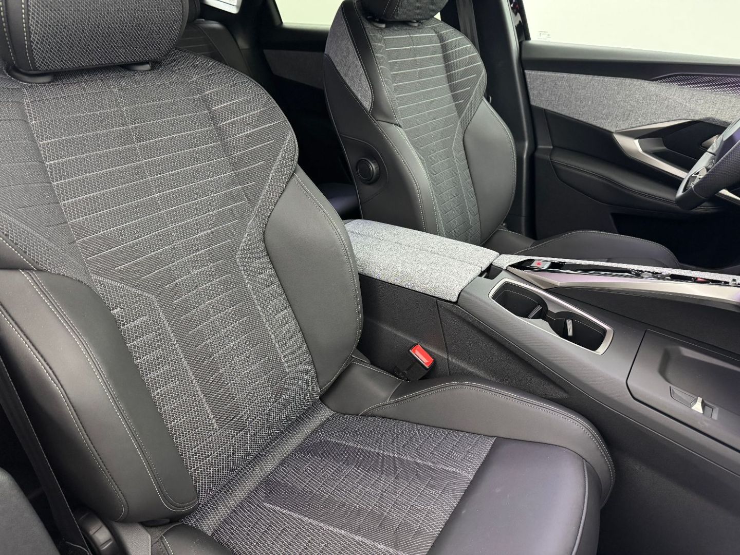PEUGEOT 3008 - 1.2 Hybrid 145 GT e-DCS6+Pack 360°