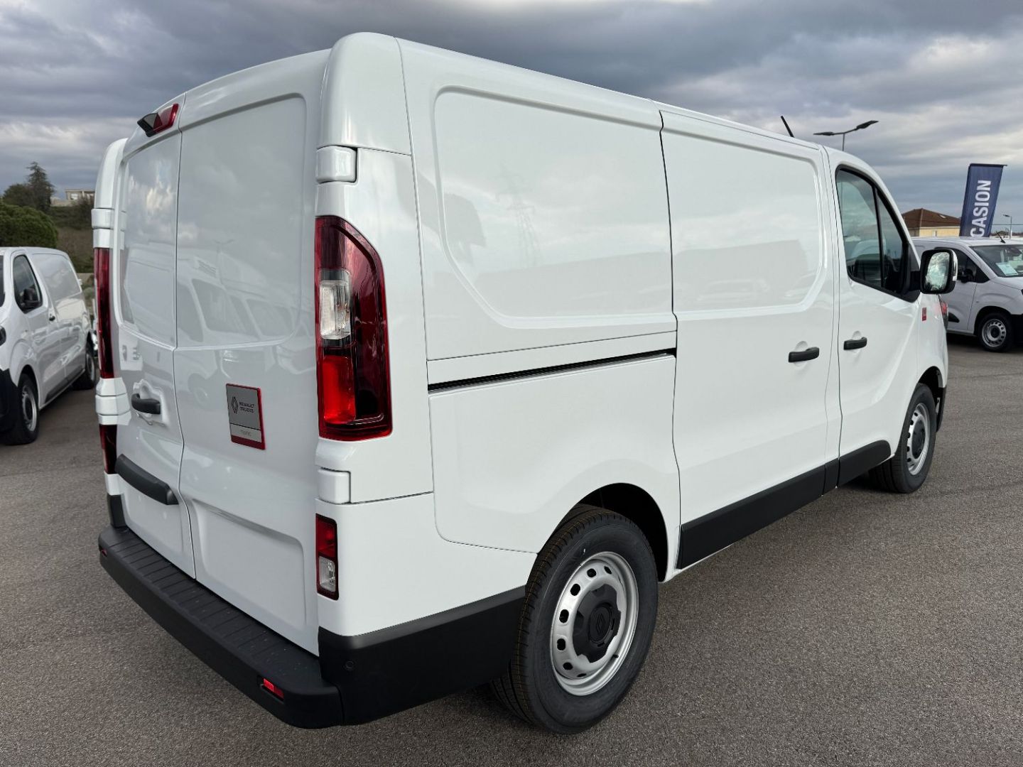 RENAULT TRAFIC FOURGON - L1H1 3T BLUE DCI 150 AUTO BVA9 RED EDITION