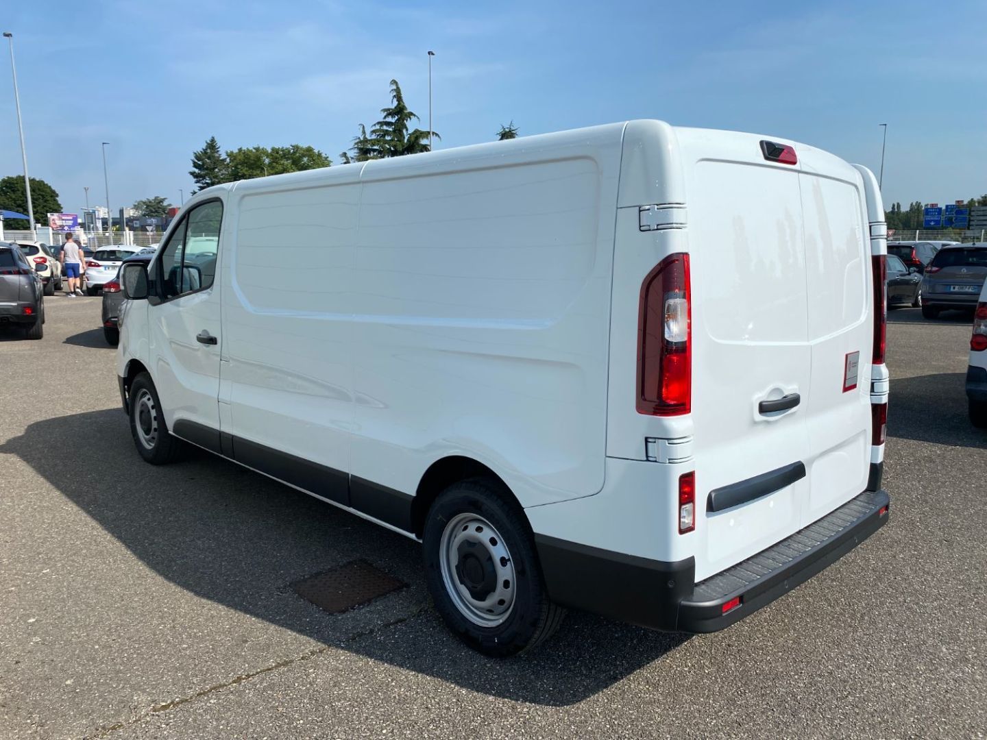 RENAULT TRAFIC FOURGON - L2H1 3T BLUE DCI 150 BVA9 GSR2 RED EDITION