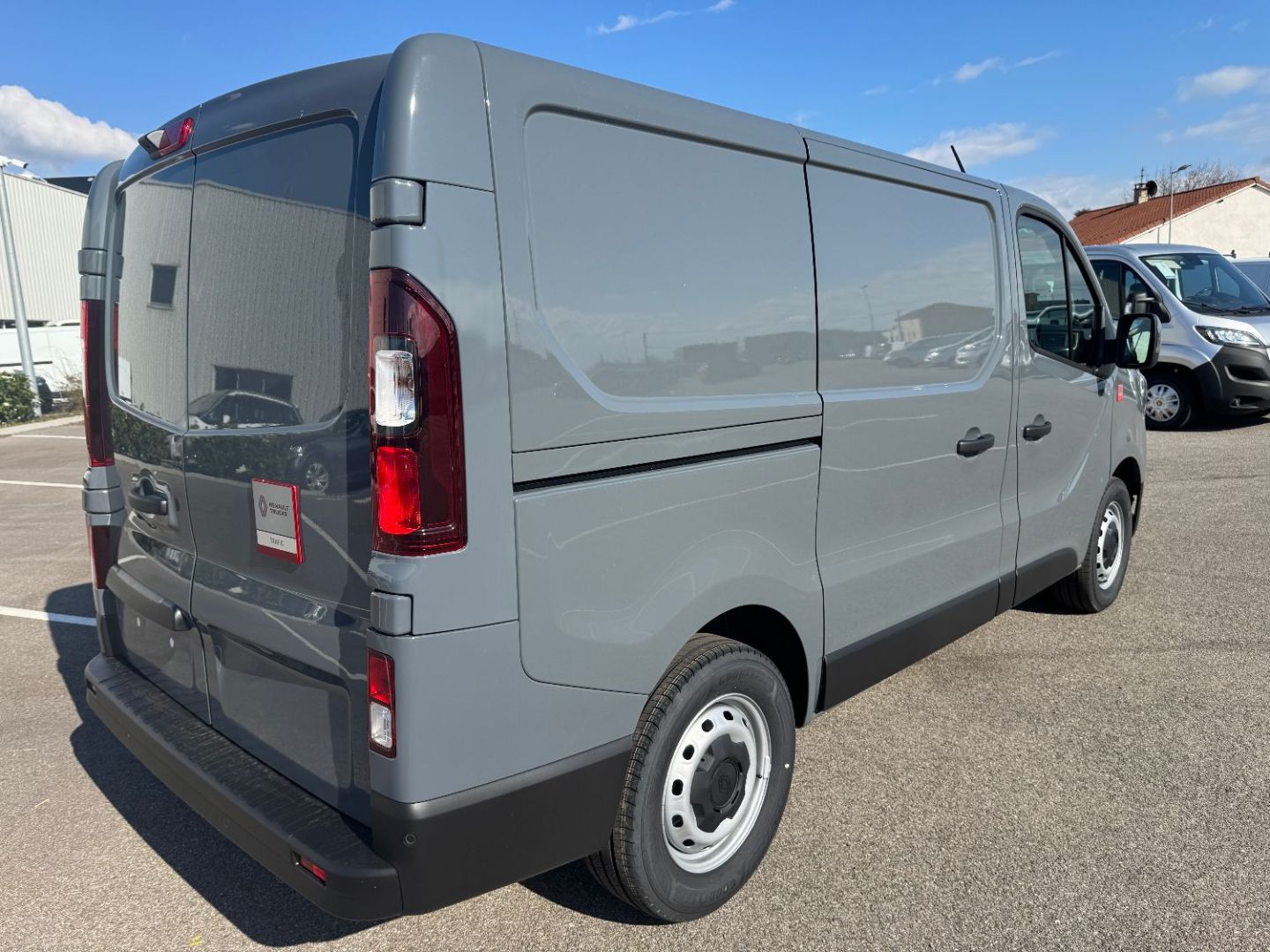 RENAULT TRAFIC FOURGON - L1H1 3T BLUE DCI 150 AUTO BVA9 RED EDITION